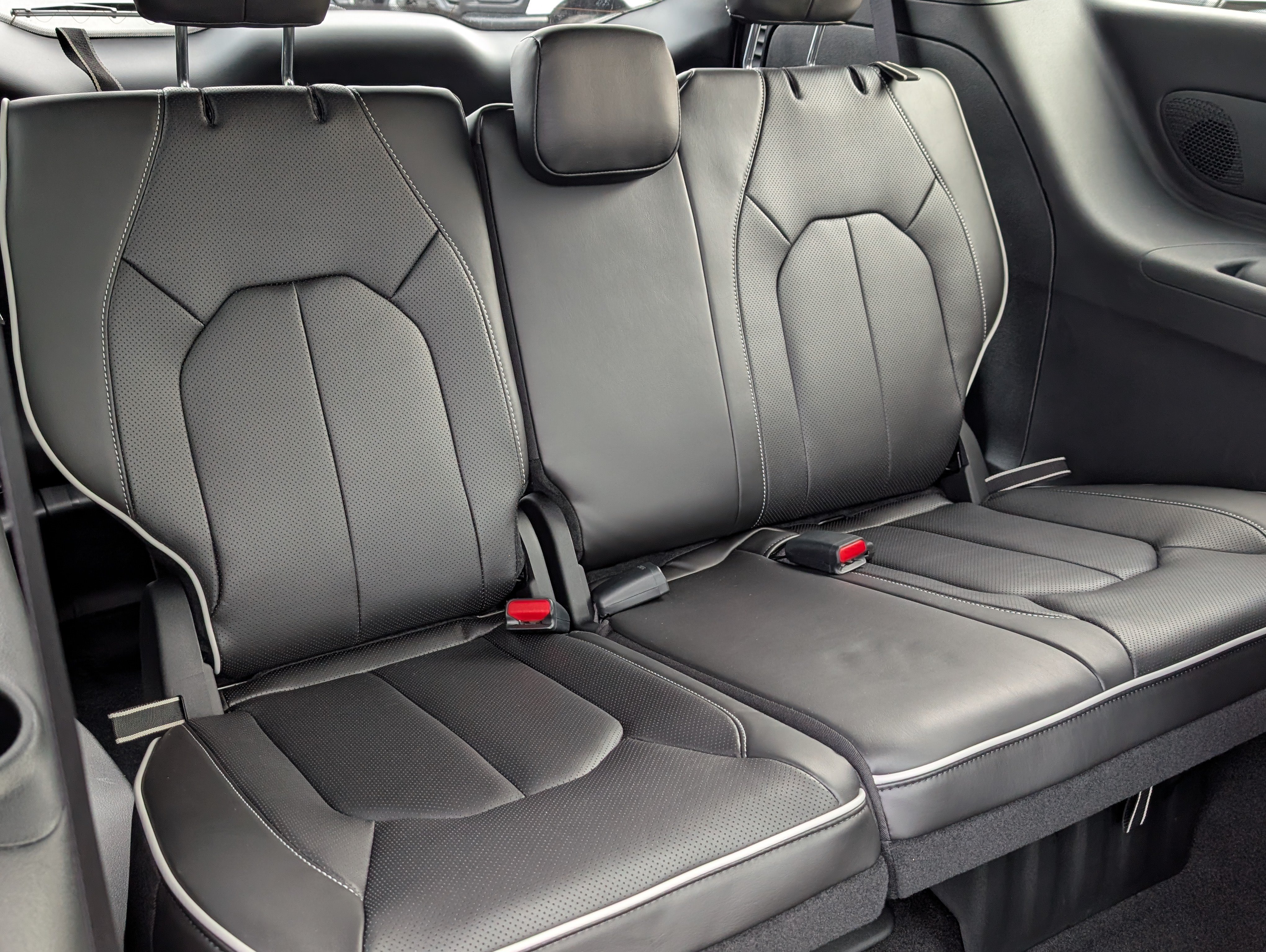 New 2026 Chrysler Pacifica Limited AWD/4WD image 12