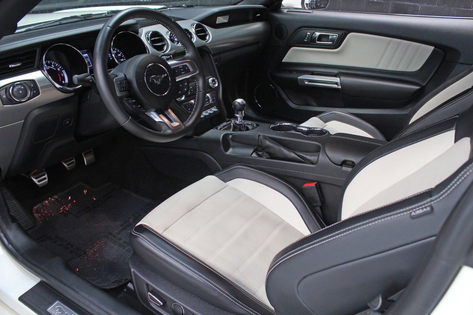 Used 2015 Ford Mustang 50 Years RWD image 33