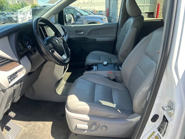 Used 2017 Toyota Sienna XLE w/ XLE Navigation Package AWD/4WD image 10
