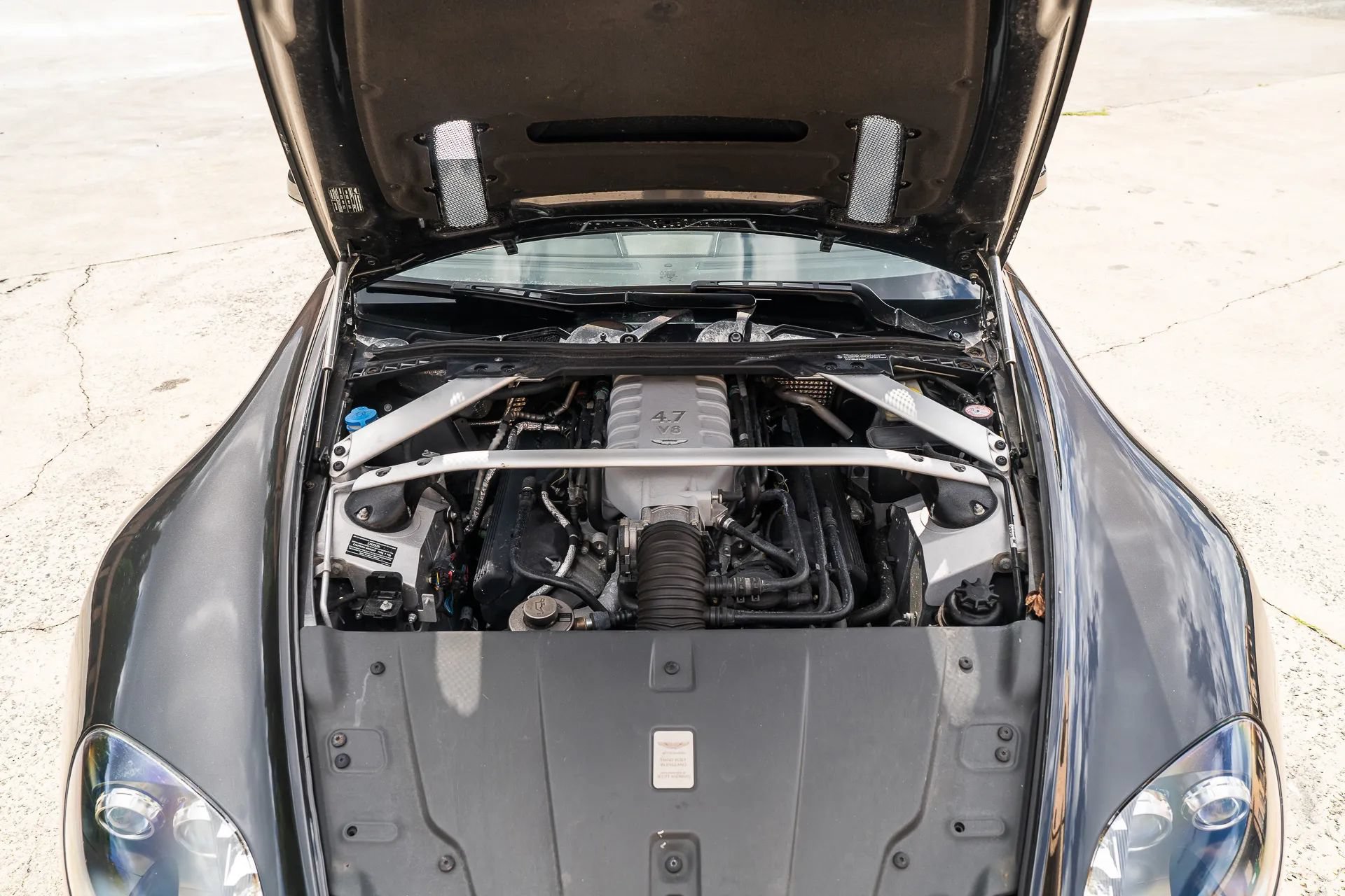 Used 2013 Aston Martin V8 Vantage Roadster RWD image 15