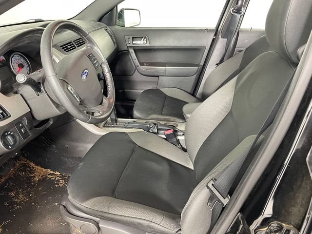 Used 2010 Ford Focus SES FWD image 2