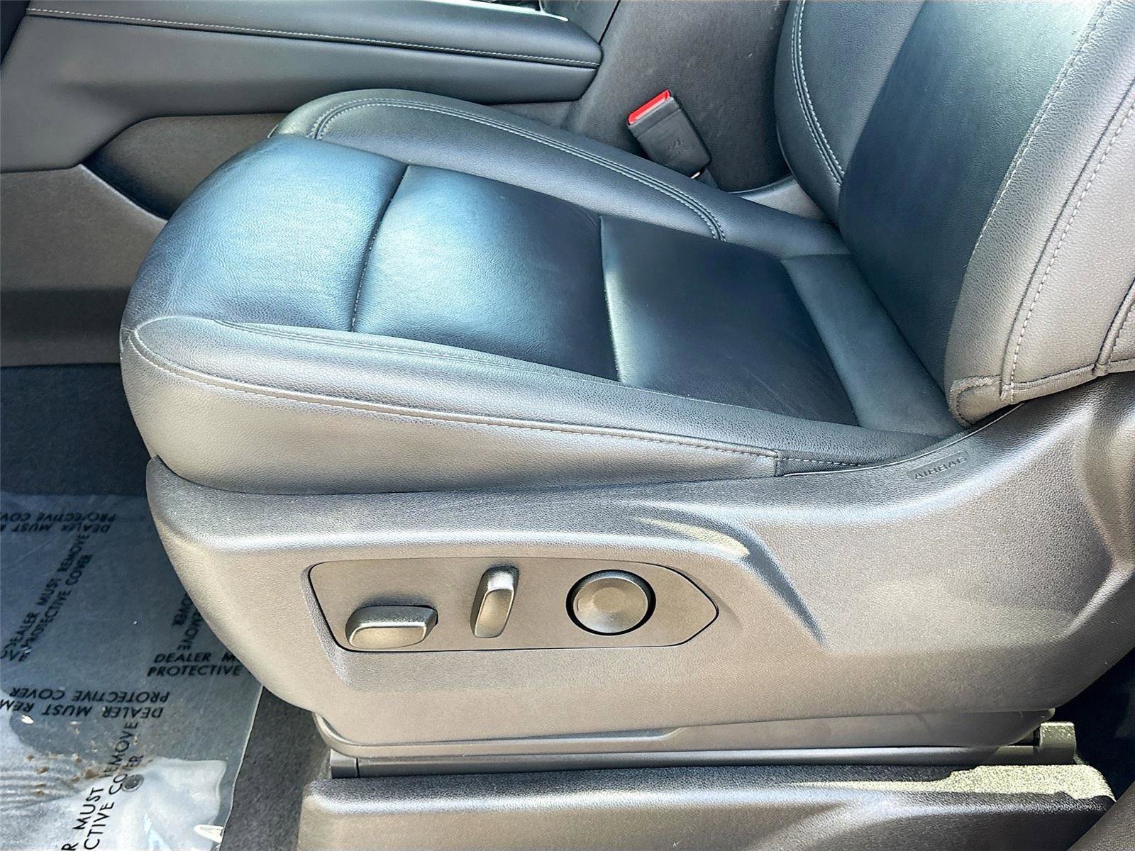 Used 2025 Chevrolet Suburban Z71 AWD/4WD image 19