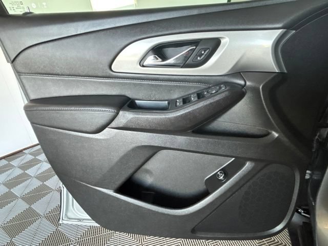 Used 2023 Chevrolet Traverse LT w/ Rear Camera Mirror Package AWD/4WD image 17