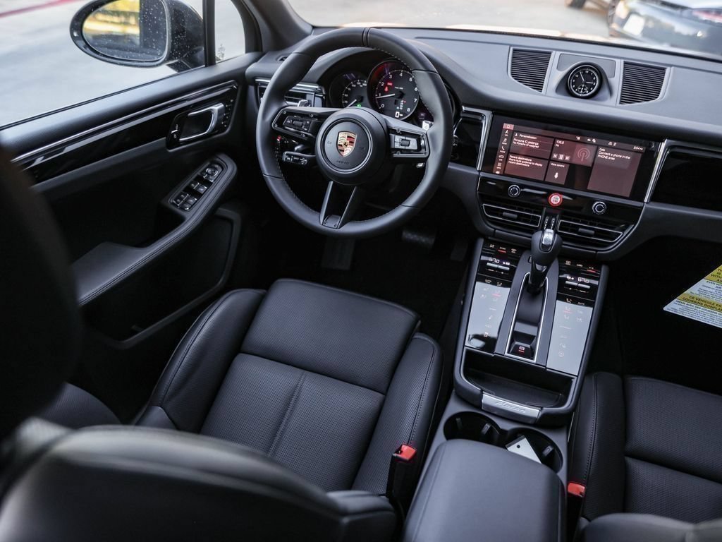 Certified 2026 Porsche Macan AWD/4WD image 34
