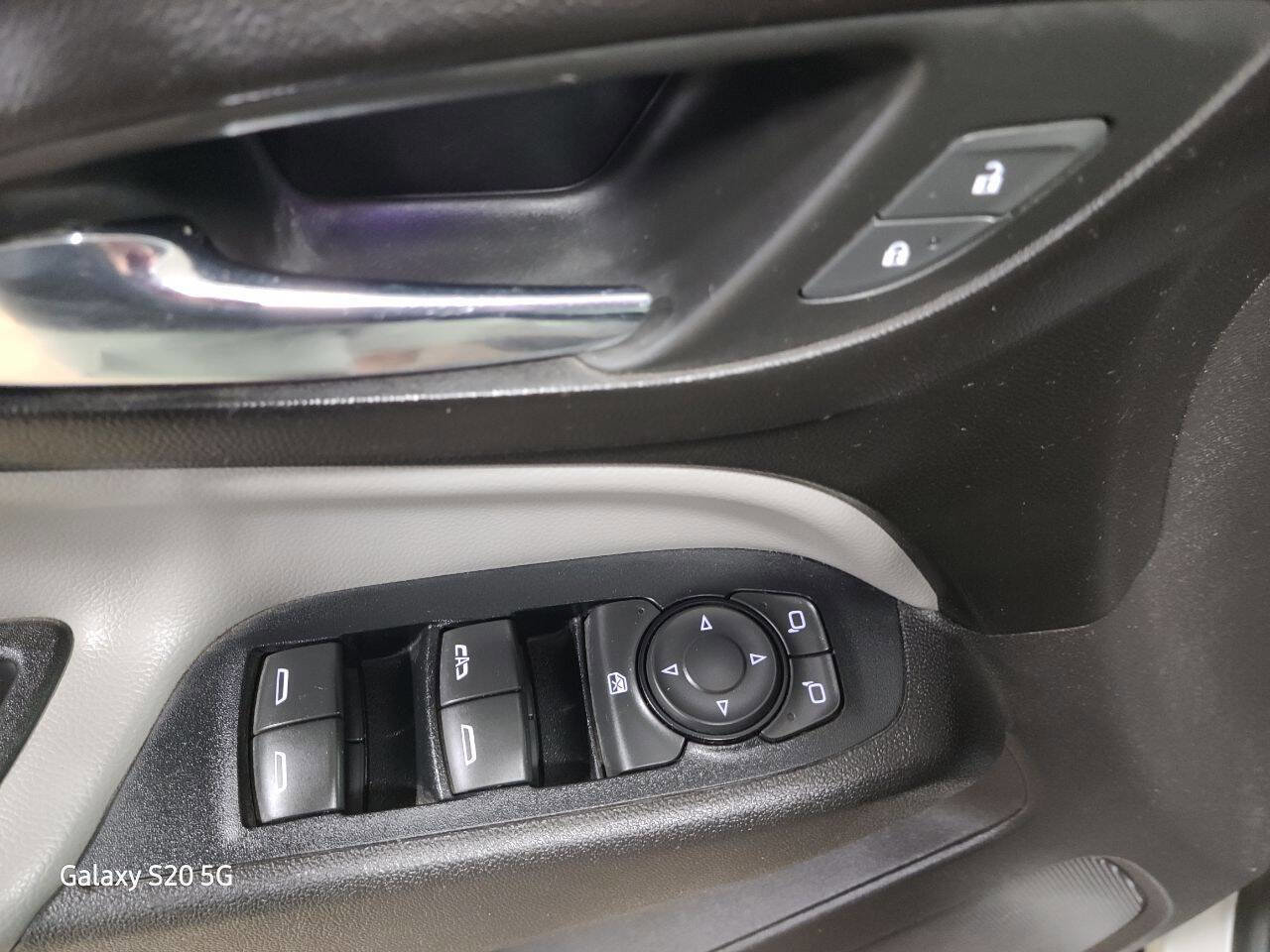 Used 2018 Chevrolet Equinox LS image 23