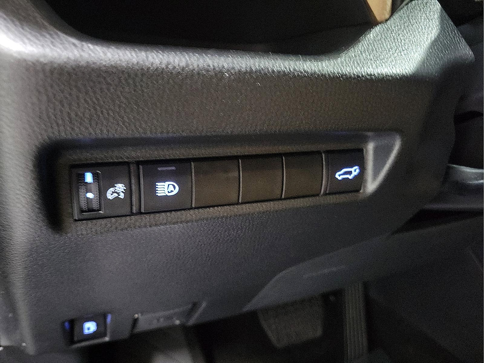 Certified 2022 Toyota RAV4 XLE w/ Convenience Package image 18