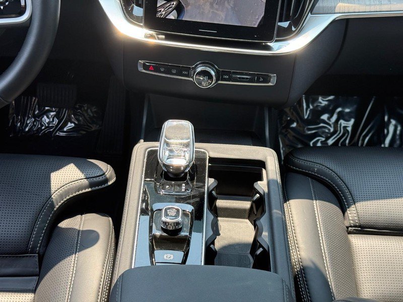 Certified 2026 Volvo XC90 B6 Ultra AWD/4WD image 17