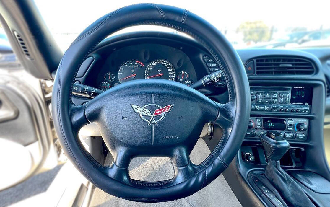 Used 1998 Chevrolet Corvette Coupe w/ Memory Pkg RWD image 11