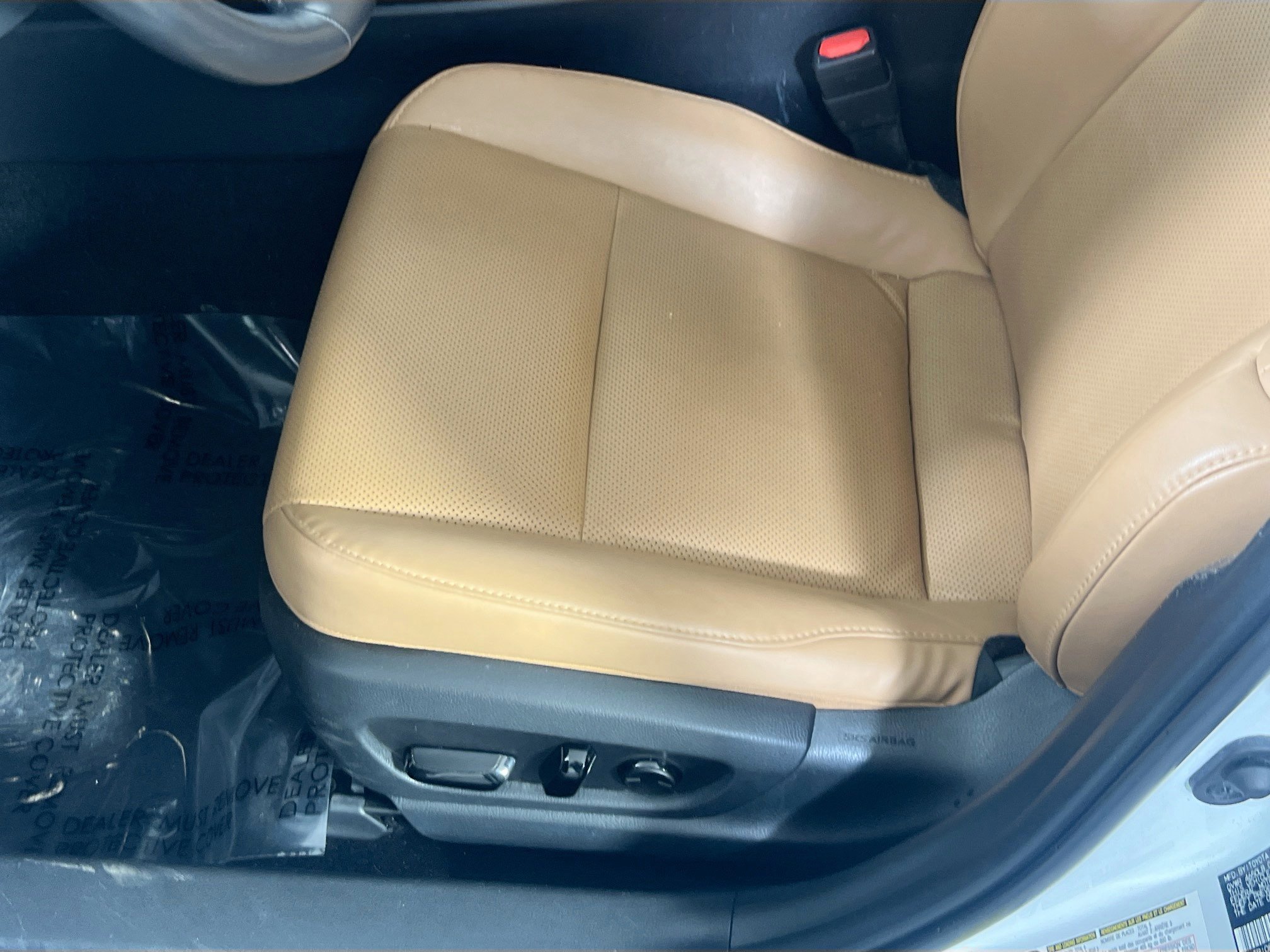 Used 2023 Lexus UX 250h AWD w/ Premium Package image 19