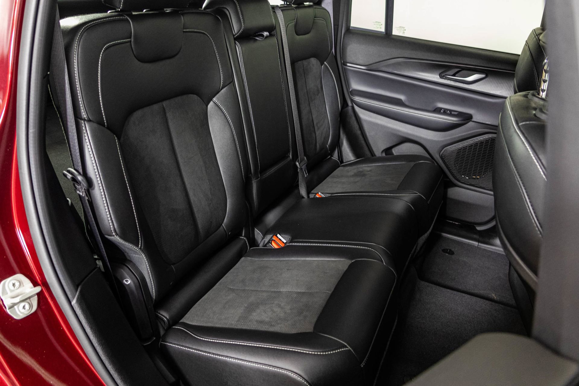 Used 2024 Jeep Grand Cherokee Altitude AWD/4WD image 44