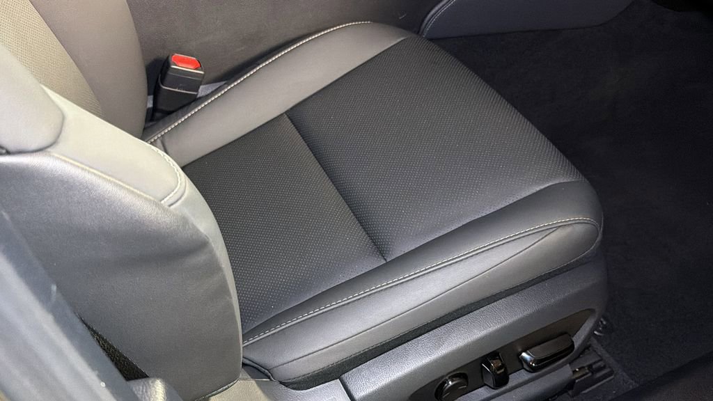 Used 2025 Lexus ES 300h w/ Premium Package image 12