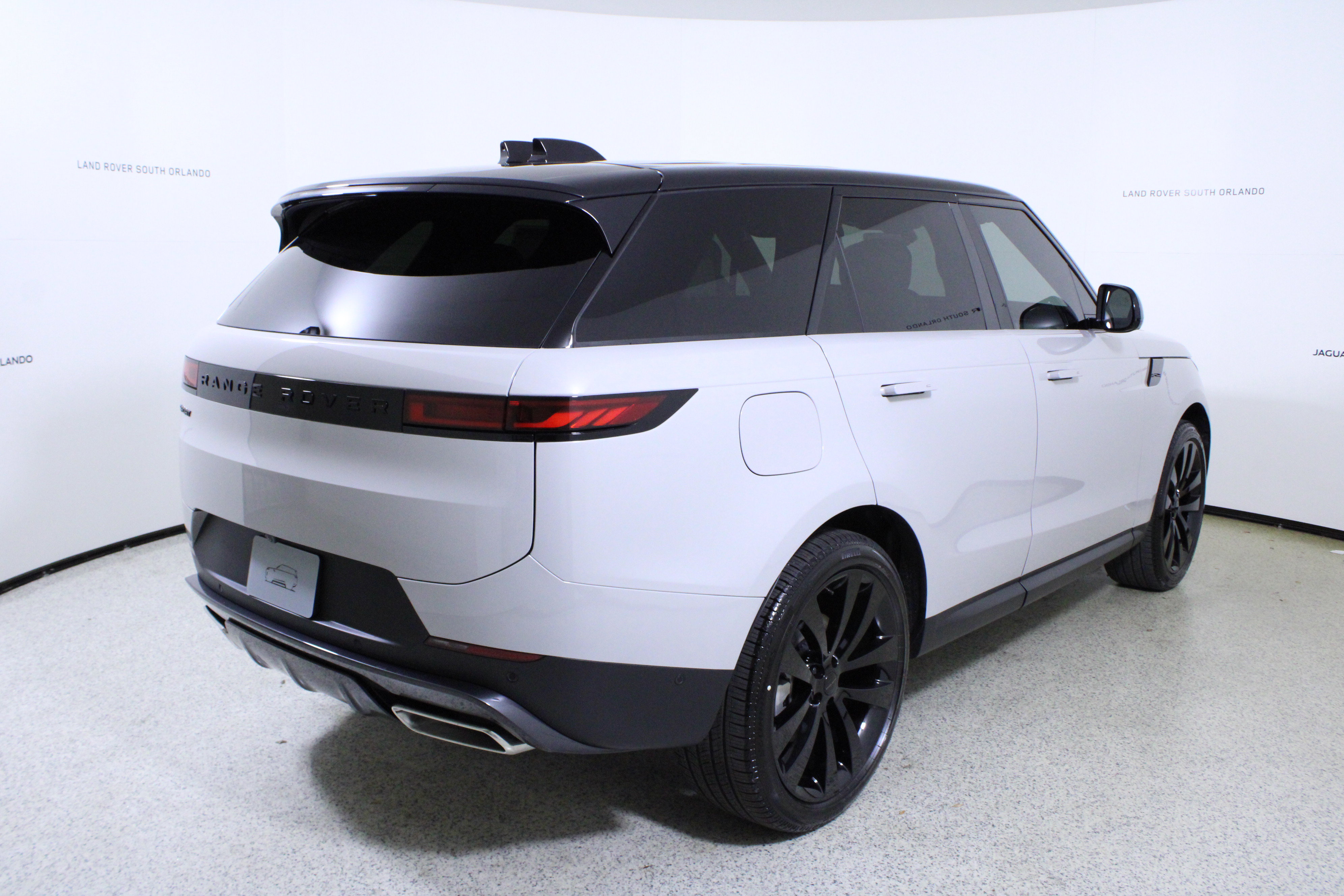 New 2026 Land Rover Range Rover Sport SE image 7