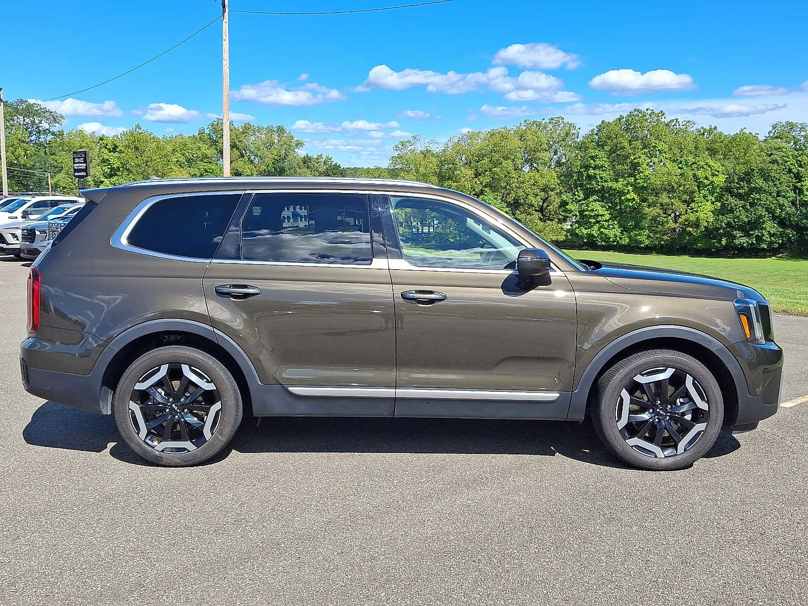 Used 2023 Kia Telluride S image 7