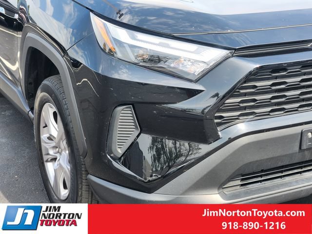 Used 2025 Toyota RAV4 XLE AWD/4WD image 9