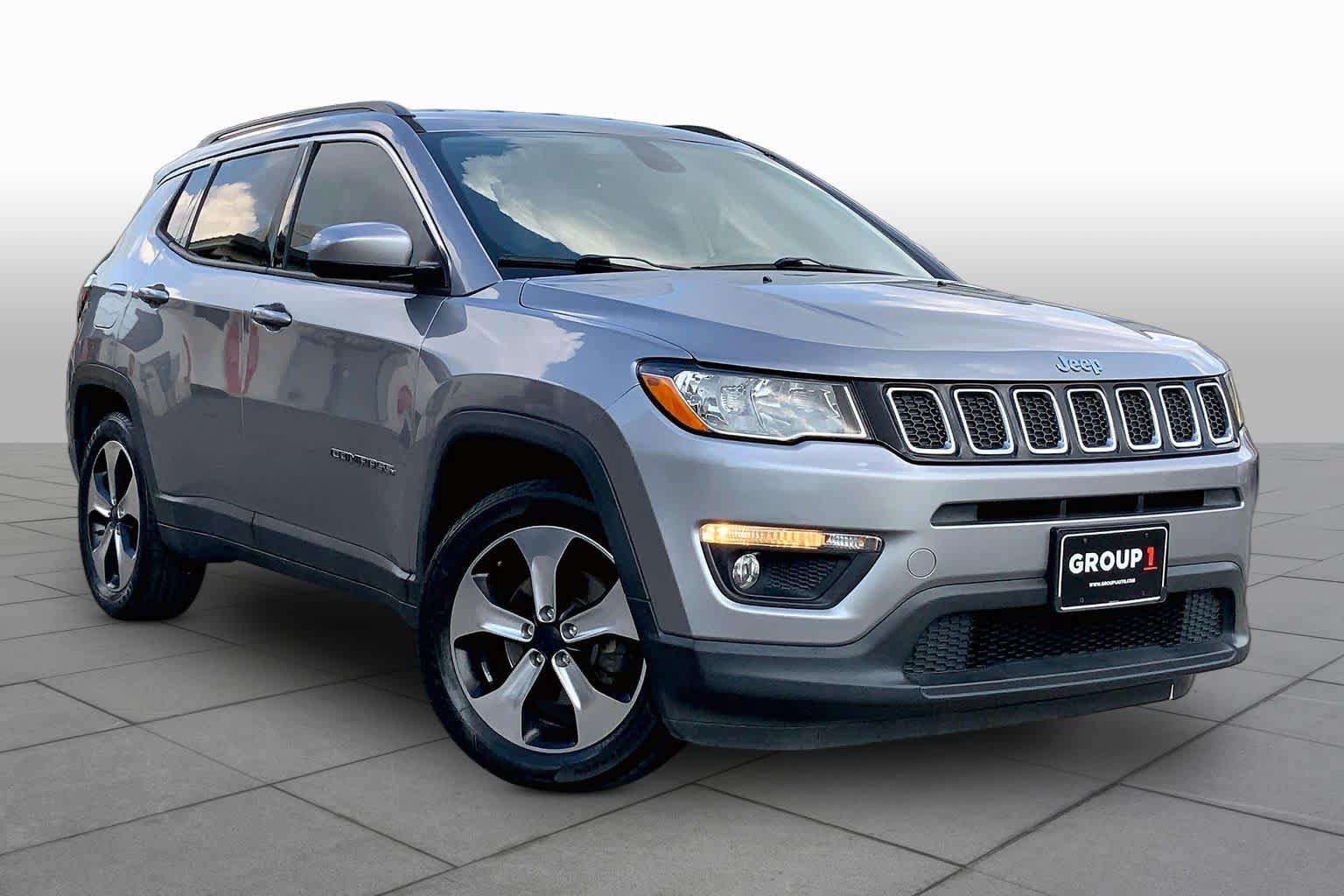 Used 2018 Jeep Compass Latitude w/ Popular Equipment Group FWD image 3