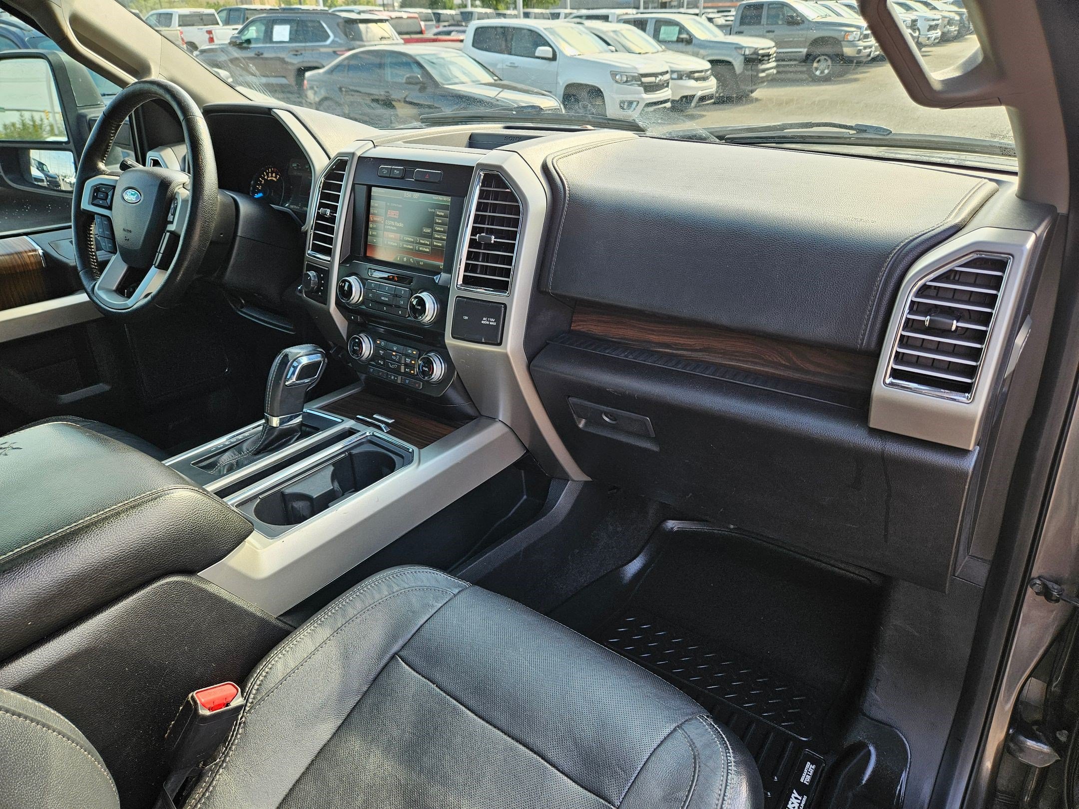 Used 2015 Ford F150 Lariat w/ Equipment Group 502A Luxury AWD/4WD image 32