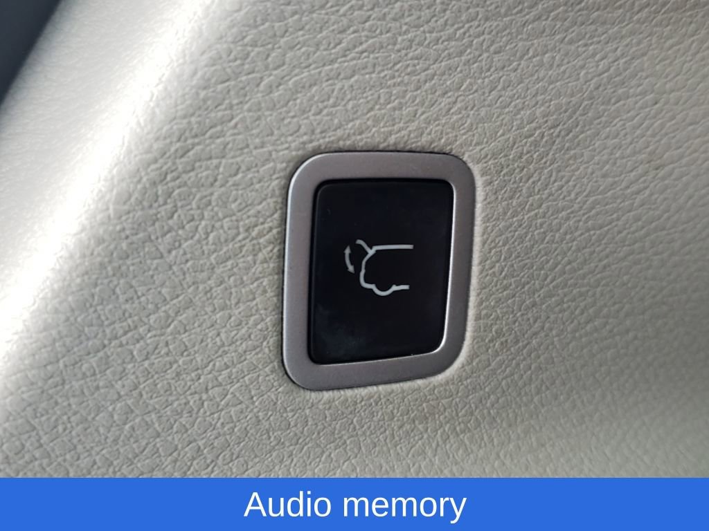 Used 2020 Chrysler Pacifica Touring-L Plus w/ Advanced Safetytec Group image 9