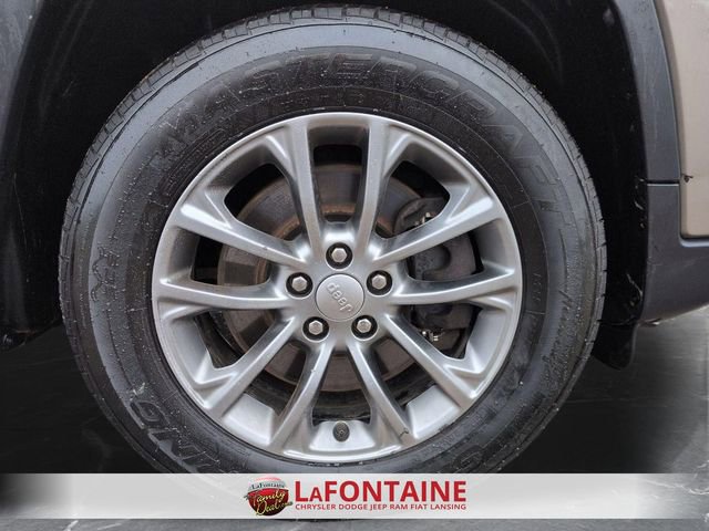 Certified 2019 Jeep Cherokee Latitude Plus w/ Cold Weather Group image 31