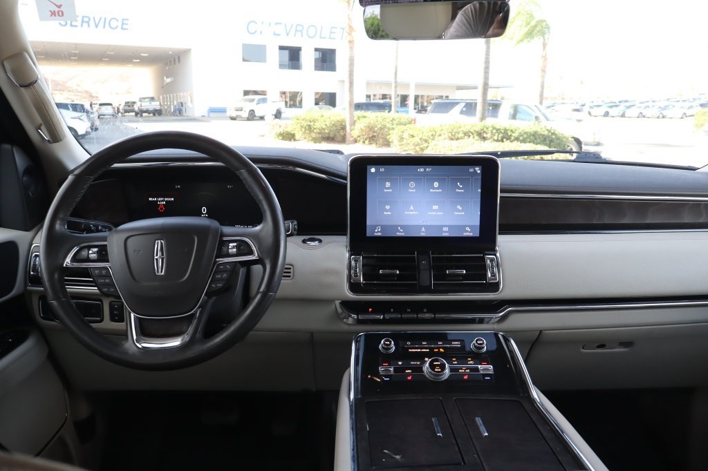 Used 2018 Lincoln Navigator L Select RWD image 30