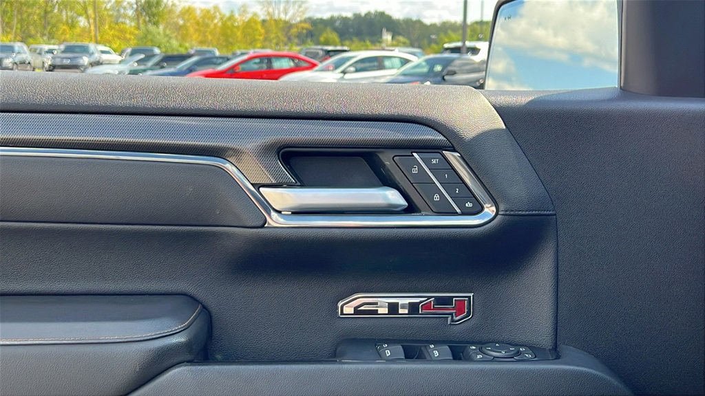 Used 2022 GMC Sierra 1500 AT4 w/ AT4 Premium Package image 10