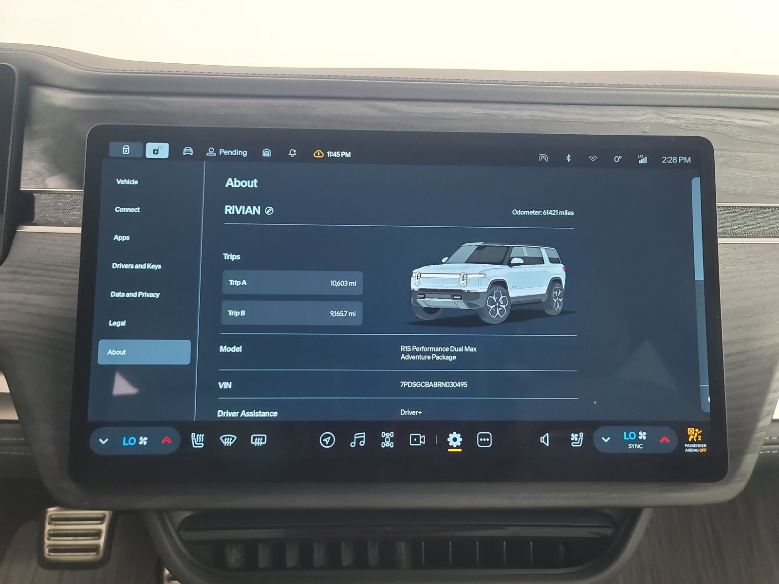 Used 2024 Rivian R1S Adventure AWD/4WD image 29
