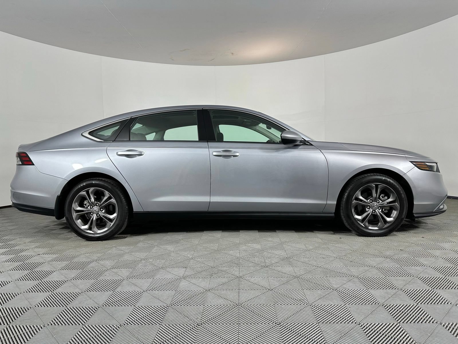 Used 2023 Honda Accord EX image 21