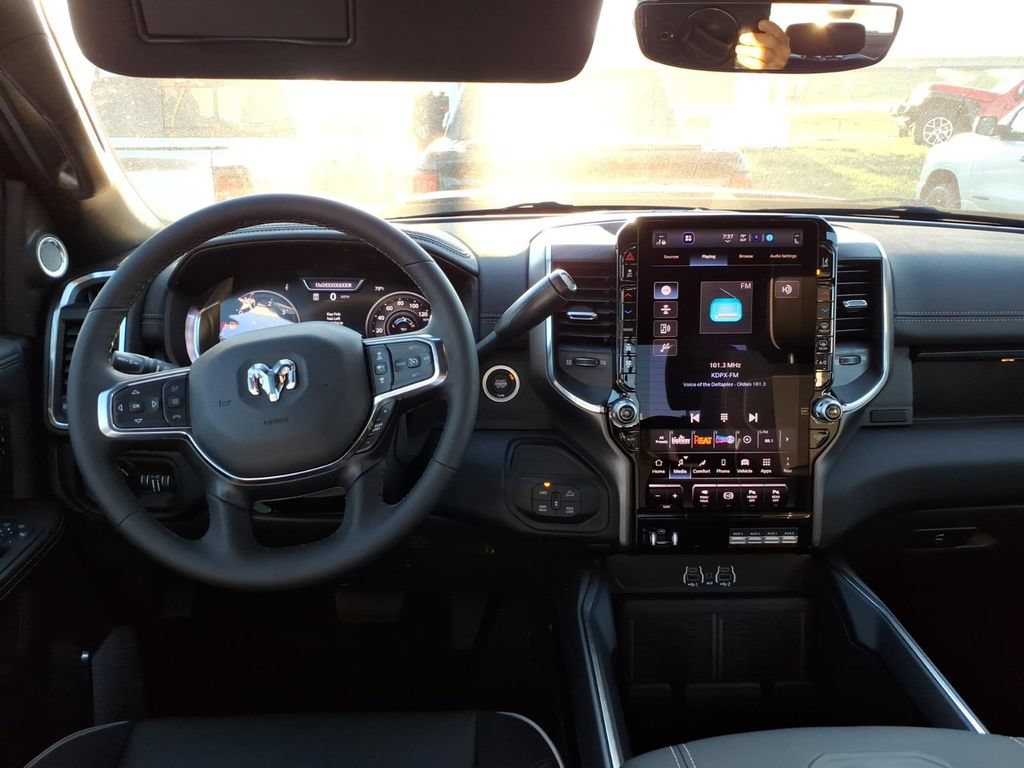 New 2026 RAM 2500 Laramie AWD/4WD image 12