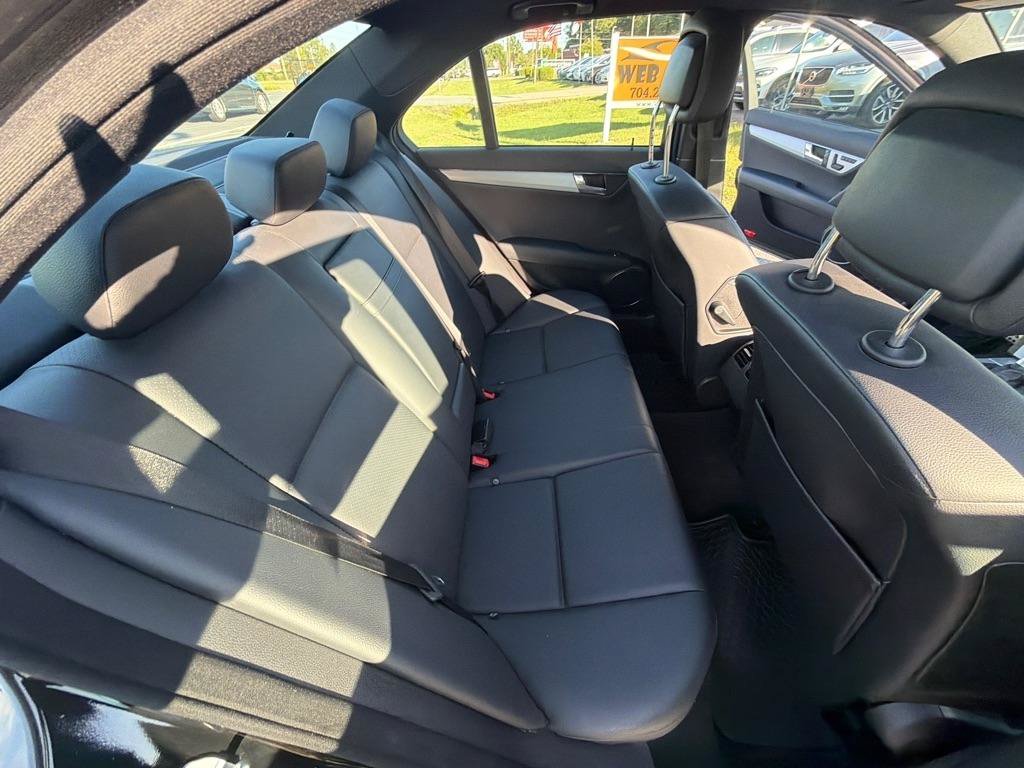 Used 2009 Mercedes-Benz C 300 4MATIC Sedan image 28