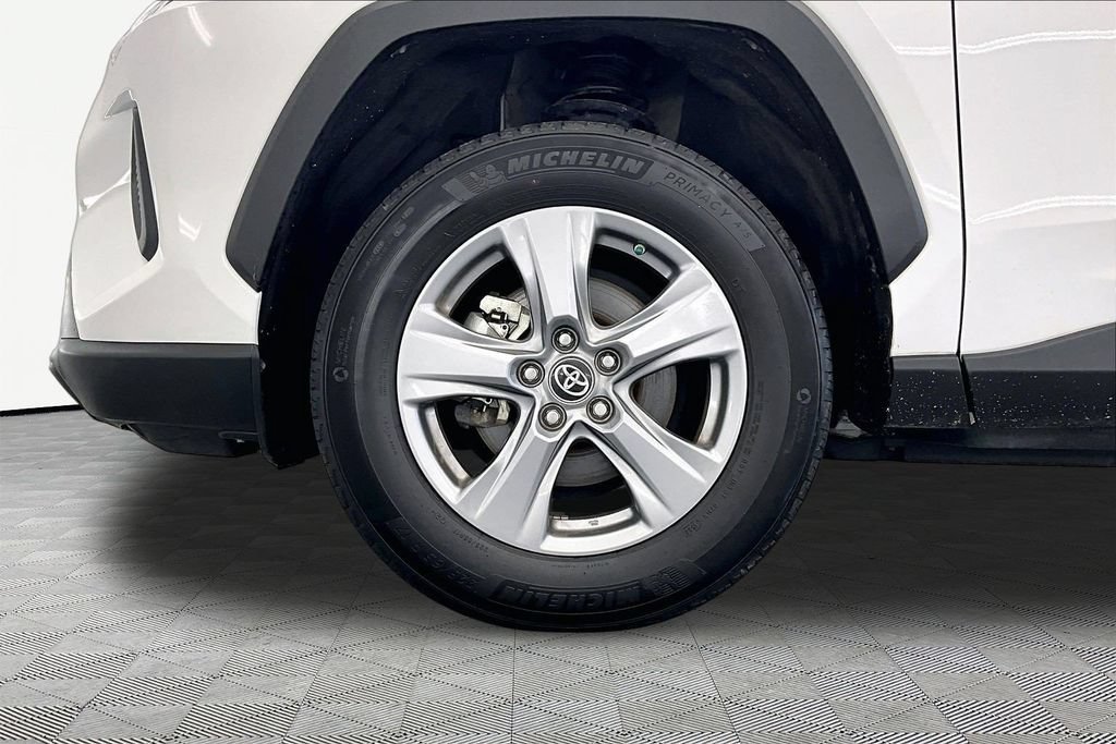 Used 2023 Toyota RAV4 LE AWD/4WD image 9