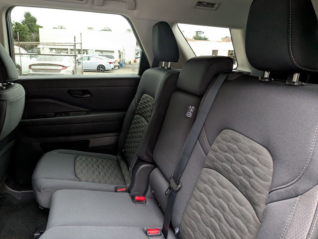 New 2025 Nissan Pathfinder SV image 24