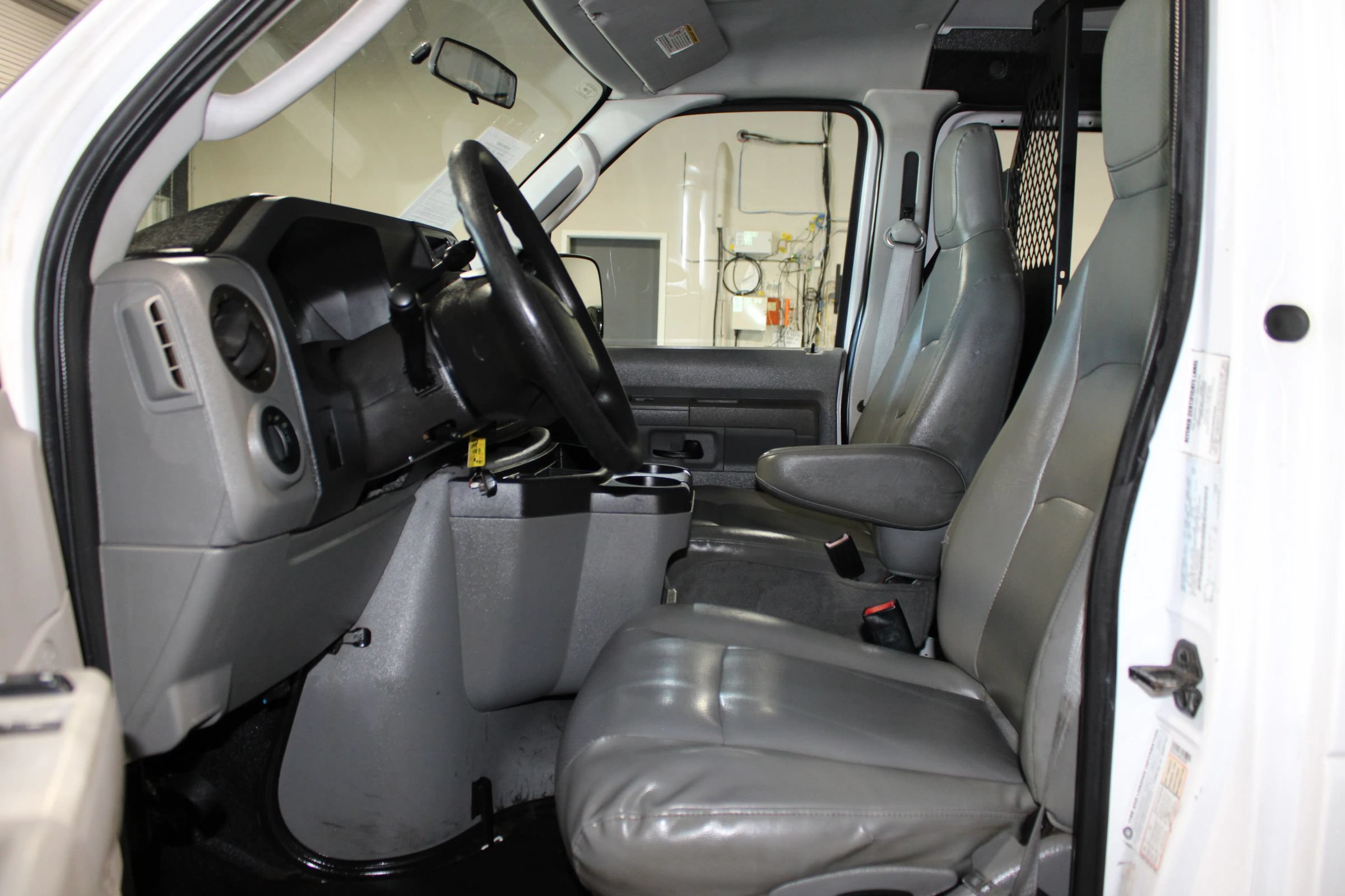 Used 2009 Ford E-350 and Econoline 350 Super Duty RWD image 8