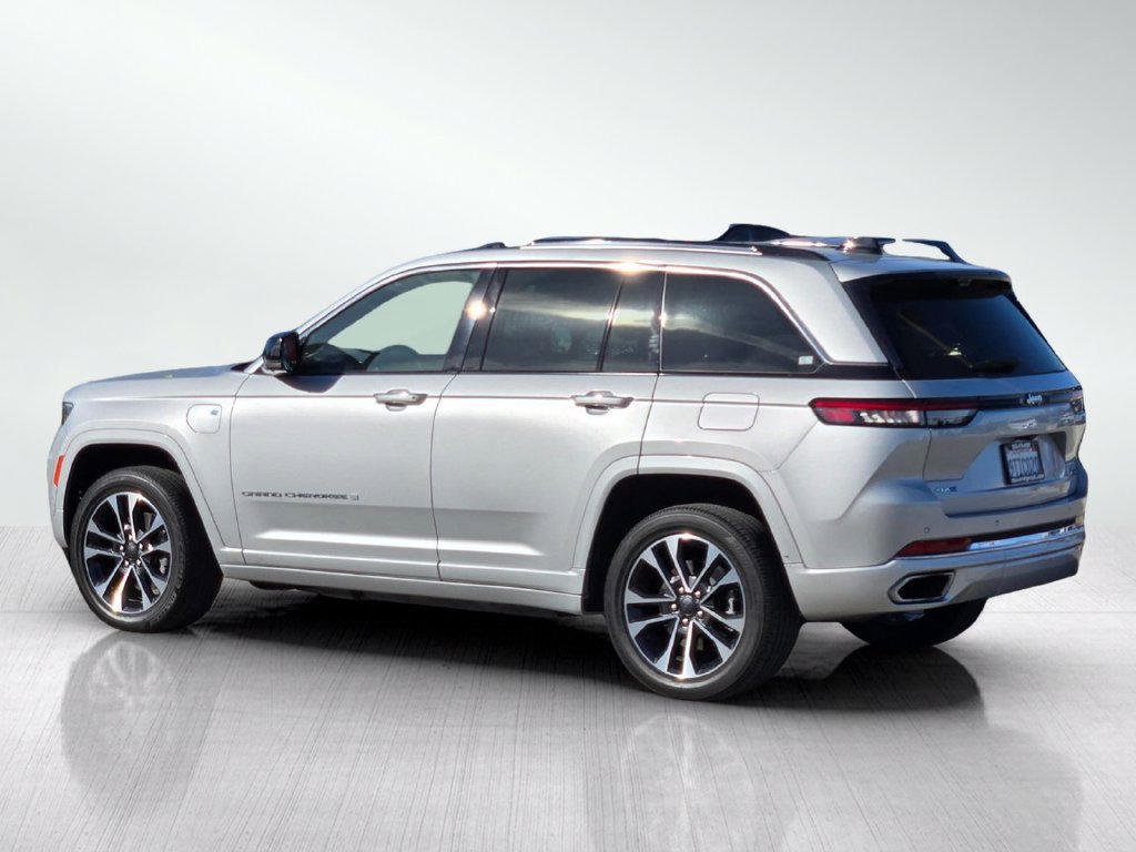 Used 2023 Jeep Grand Cherokee Overland w/ Advanced Protech Group III AWD/4WD image 8