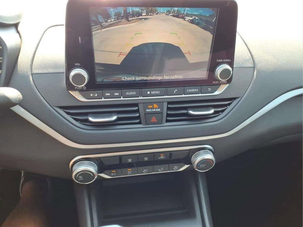 Used 2025 Nissan Altima 2.5 S FWD image 15