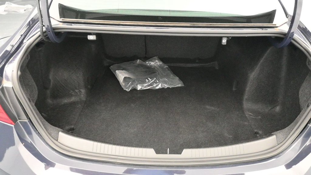 Used 2025 Chevrolet Malibu LT FWD image 15
