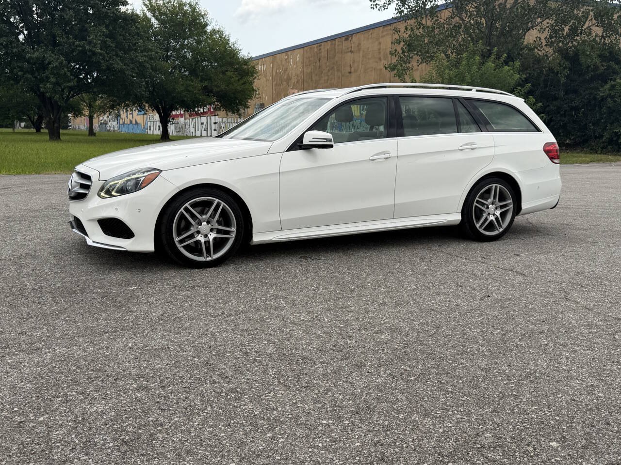 Used 2014 Mercedes-Benz E 350 4MATIC Wagon image 1