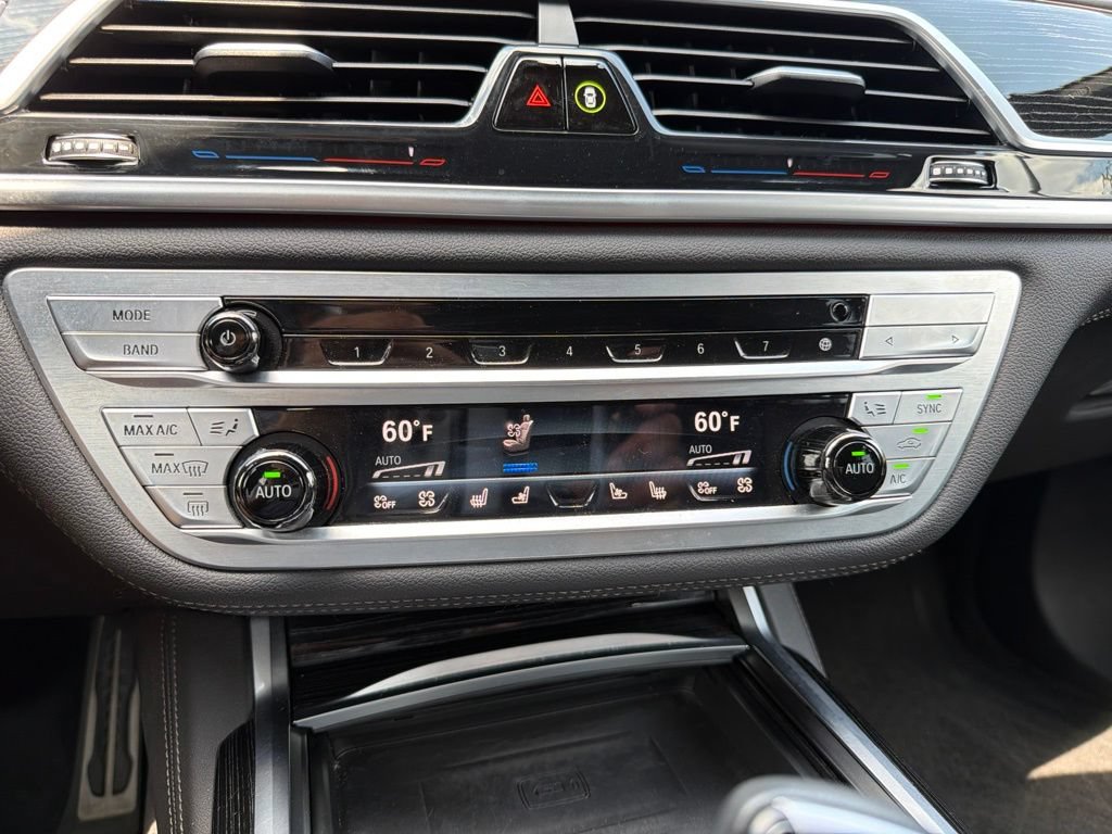 Used 2022 BMW 750Li xDrive AWD/4WD image 12