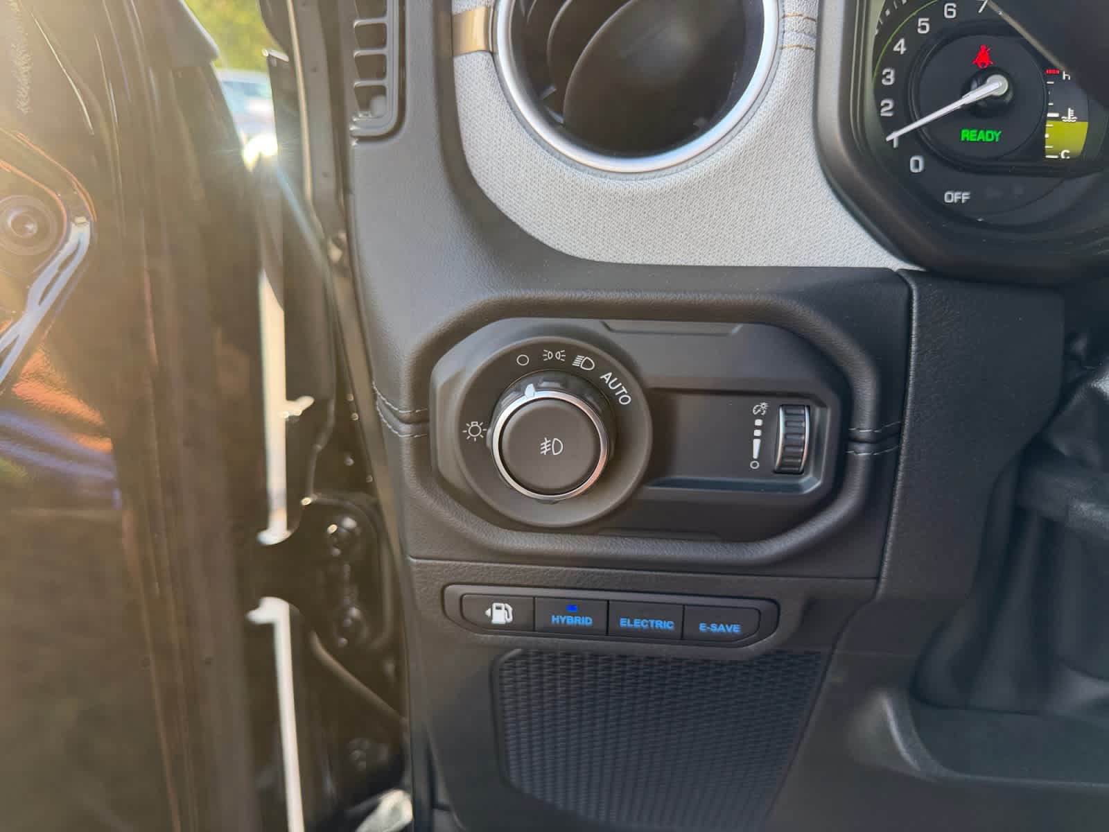 Used 2024 Jeep Wrangler Unlimited Sahara w/ Safety Group AWD/4WD image 25