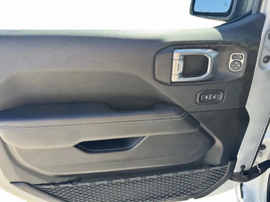 Used 2023 Jeep Gladiator Overland image 11