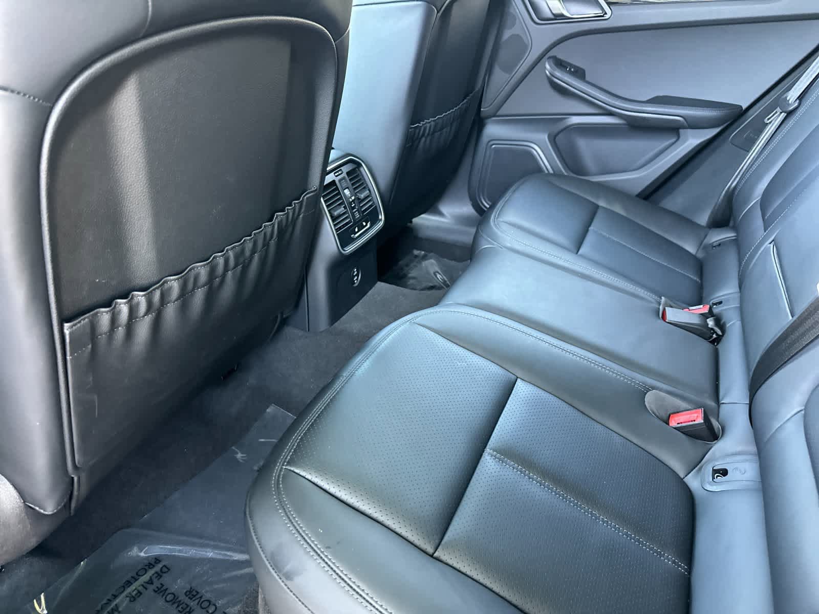 Certified 2025 Porsche Macan AWD/4WD image 13