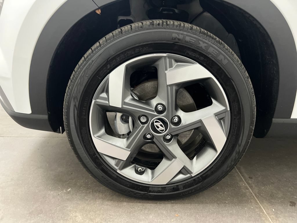 Used 2025 Hyundai Venue Limited FWD image 29