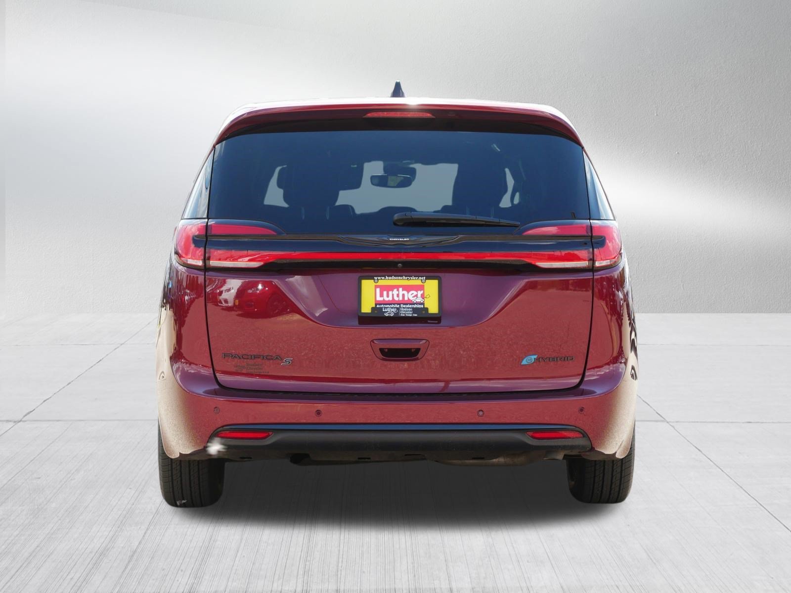 Used 2023 Chrysler Pacifica Touring-L w/ S Appearance Package FWD image 6