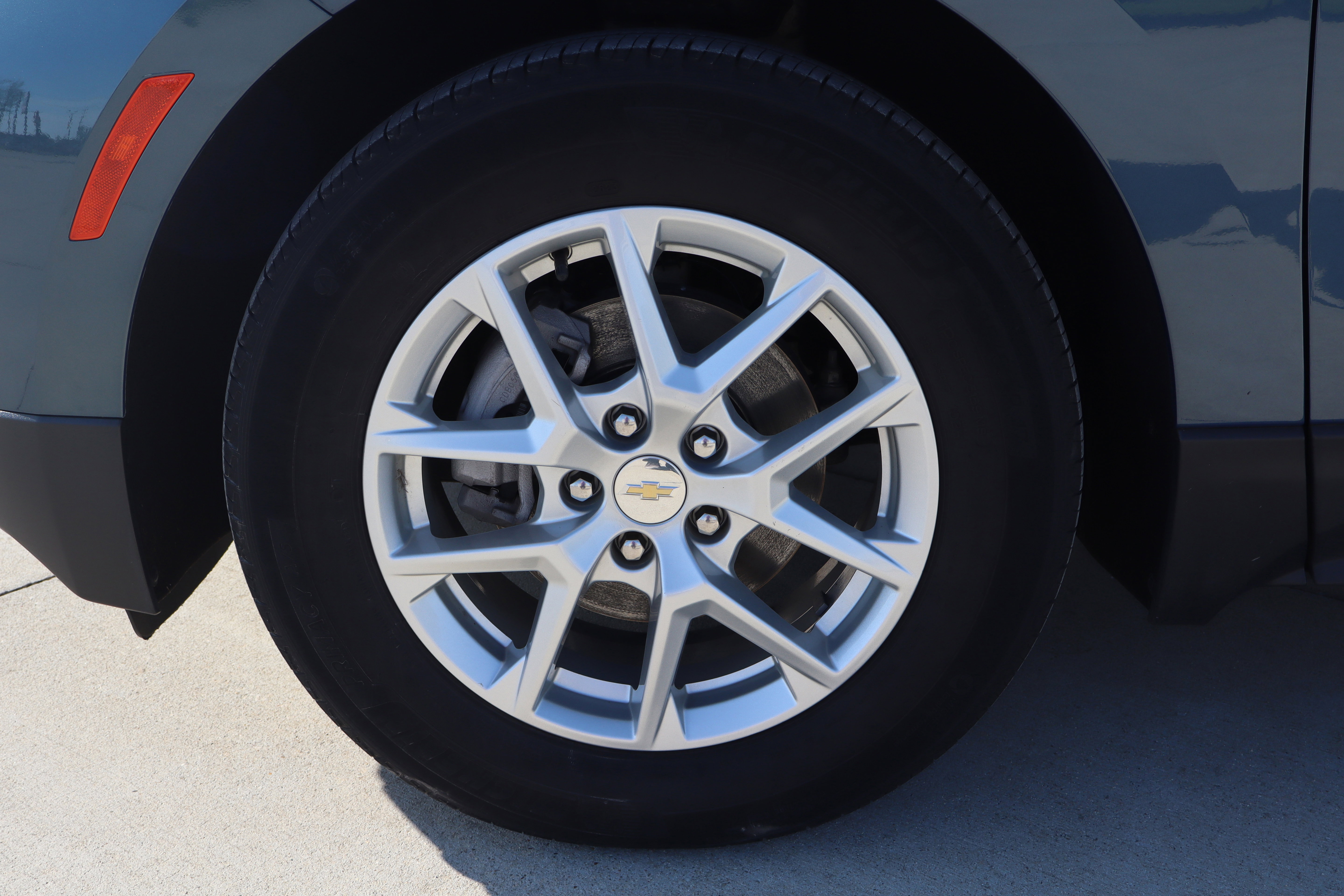 Used 2024 Chevrolet Equinox LT FWD image 26