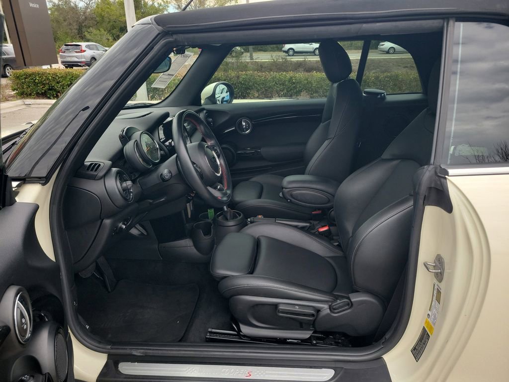 Used 2019 MINI Cooper S w/ Signature Upholstery Package image 21