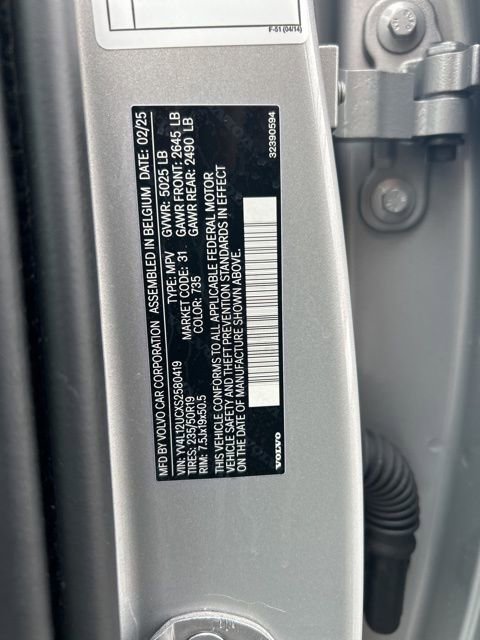 Certified 2025 Volvo XC40 B5 Plus AWD/4WD image 26