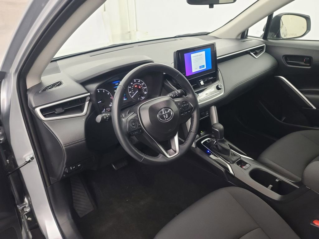 Used 2025 Toyota Corolla Cross LE image 24