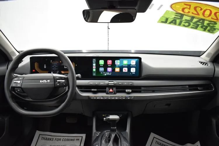 Used 2025 Kia K4 FWD image 18