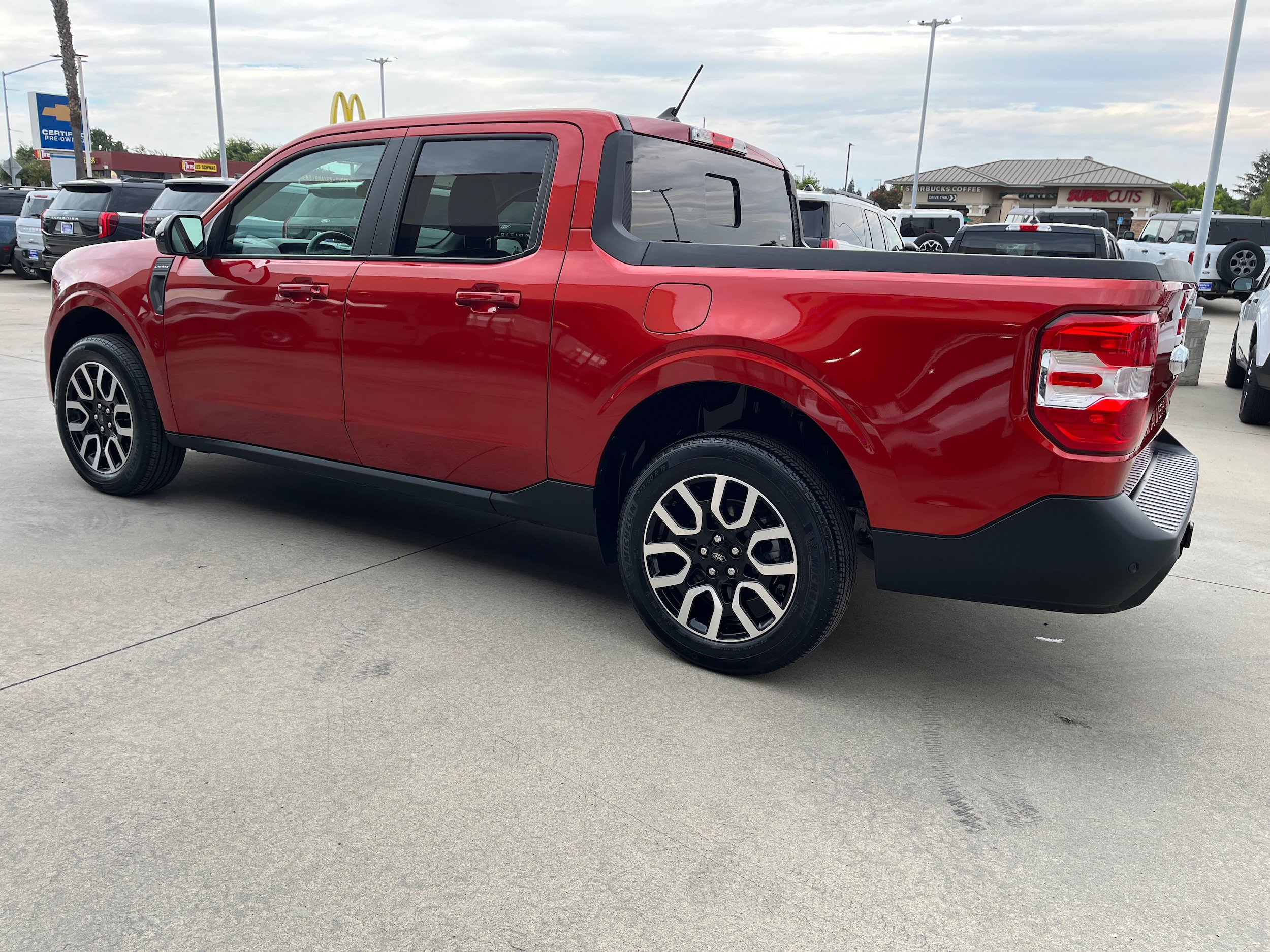 Certified 2024 Ford Maverick Lariat w/ 4K Tow Package AWD/4WD image 3