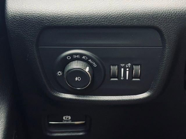 Certified 2024 Jeep Grand Cherokee Limited w/ Black Appearance Package AWD/4WD image 28