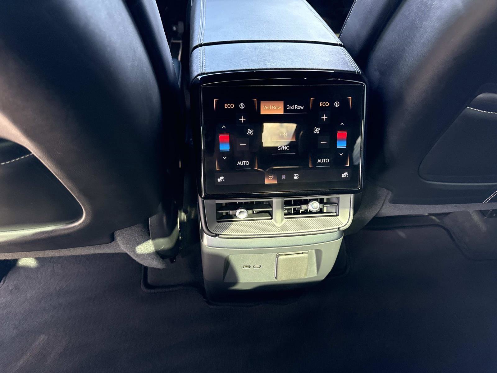 Used 2026 Cadillac Vistiq Luxury image 17