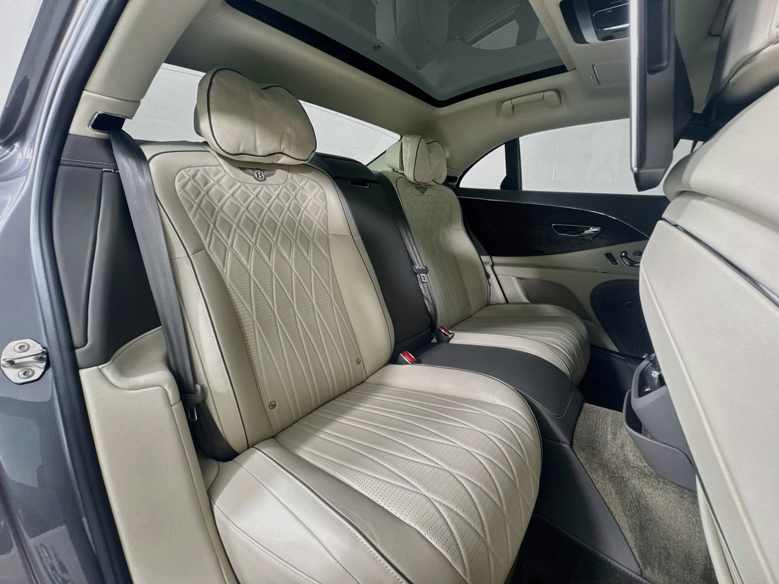 Certified 2022 Bentley Flying Spur W12 AWD/4WD image 28